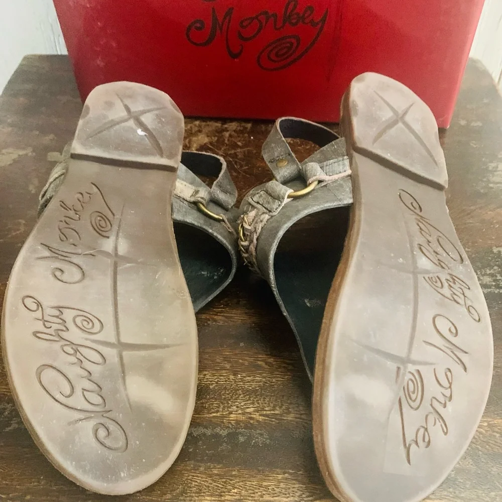 🙊🙊Naughty Monkey- Gray/Black‎ Enchilado Sandal-NWOT.